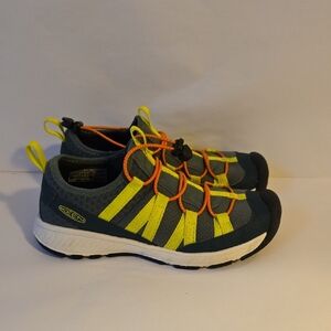 Keen Kids Sneakers - Motozoa Size 2 Boys or Girls